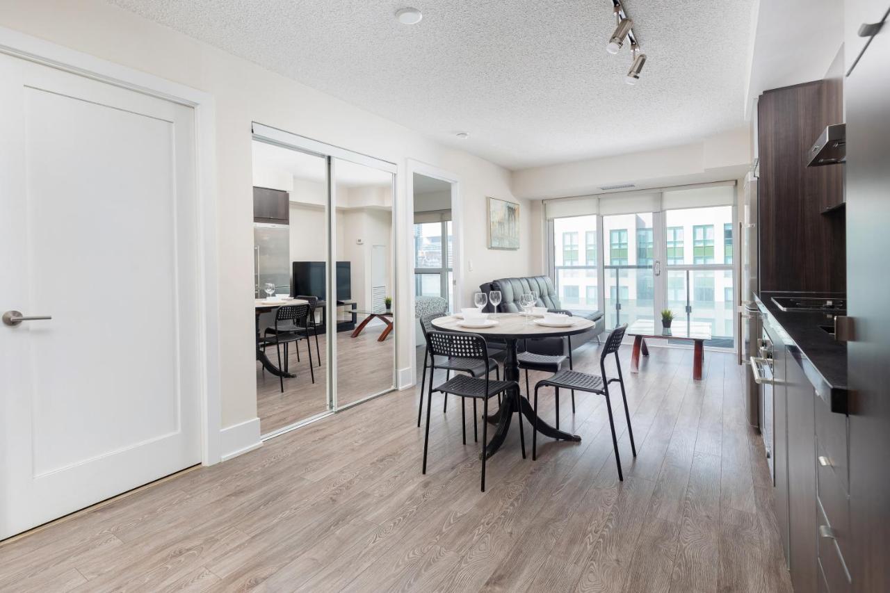 Across From The Cn Tower, Metro Convention Centre And Rogers Centre In Downtown Core Apartment *