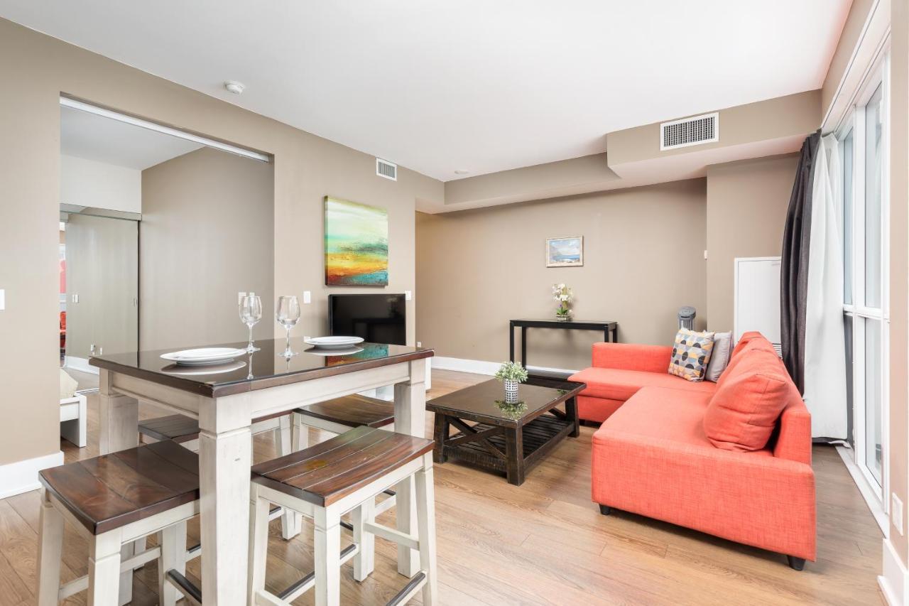 Apartment Across From The Cn Tower, Metro Convention Centre And Rogers Centre In Downtown Core Toronto